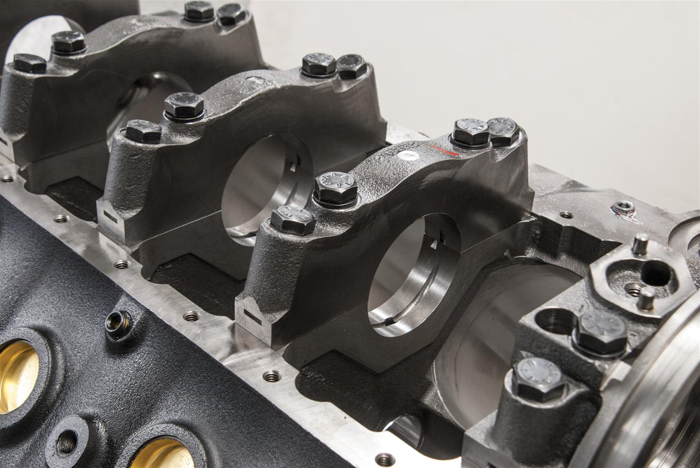 Edelbrock ED450000 Engine Blocki BBC 4.5" Bore 9.8 Deck 2Pce Rear Main