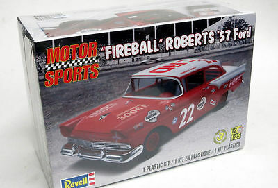Revell REV85-4024 85-4024 1:25 Fireball Roberts 1957 Ford Fairlane Nascar Plastic Model Kit