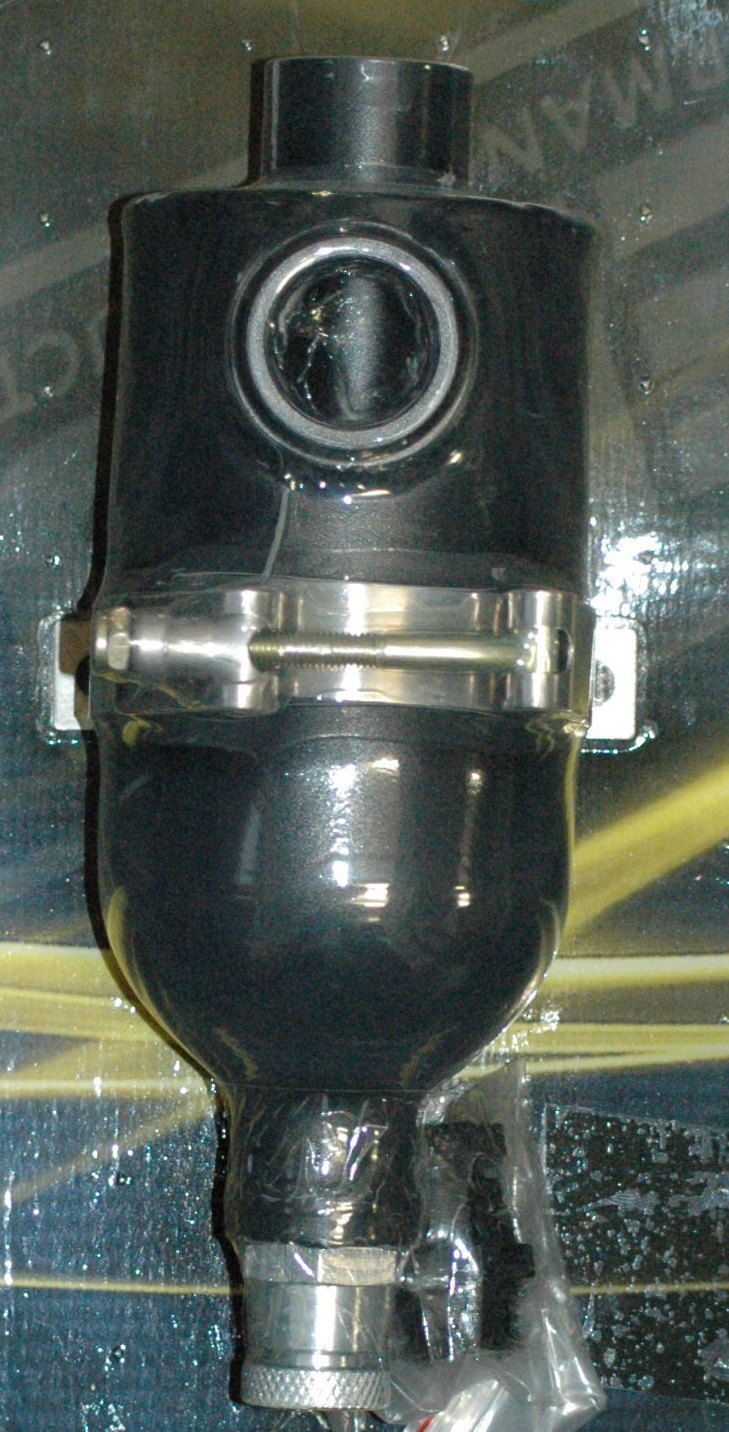 AEROFLOW UNIVERSAL POLISHED BREATHER TANK -12AN IN/OUTLET 3"DX9"H AF77-1016BLK