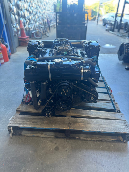 Mercruiser 5.7L V8 Boat Engine, Wiring Loom and Gauges
