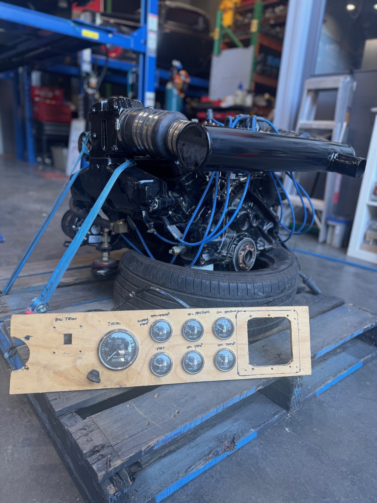 Mercruiser 5.7L V8 Boat Engine, Wiring Loom and Gauges