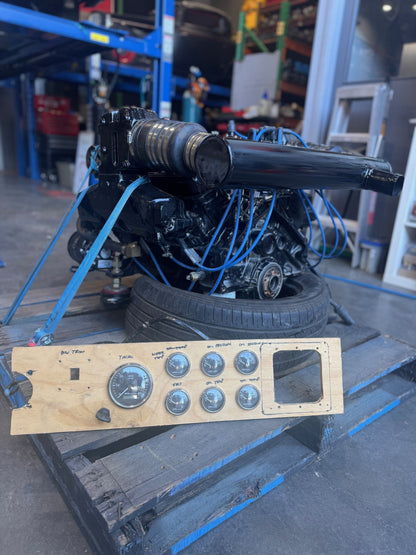Mercruiser 5.7L V8 Boat Engine, Wiring Loom and Gauges