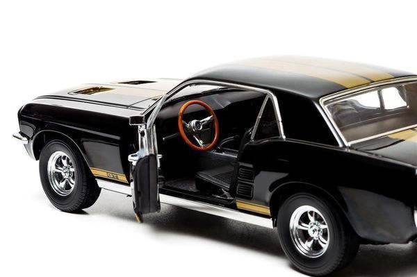 Greenlight GLC12897 1967 Ford Mustang Gt 1:18 Diecast Model Black w/ Gold Stripes