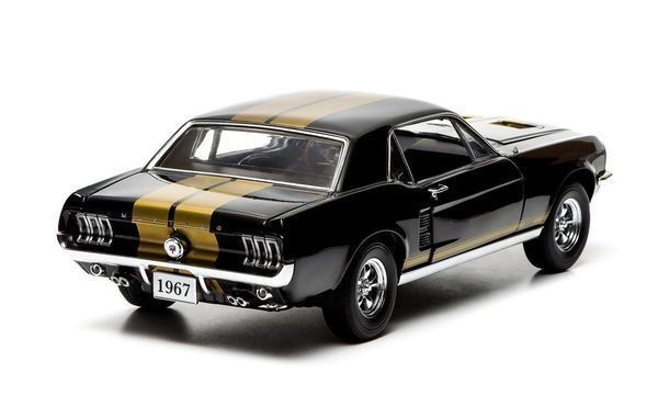 Greenlight GLC12897 1967 Ford Mustang Gt 1:18 Diecast Model Black w/ Gold Stripes